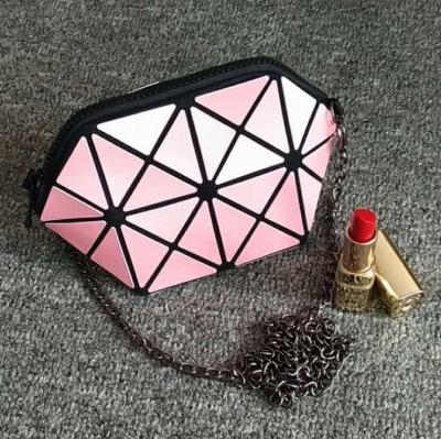 China New Style Korean Geometric Diamond Shoulder Messenger Bags Lady Makeup Purse Clutch Hand Wallet Lady 2021 Mini Chain Bag Women for sale