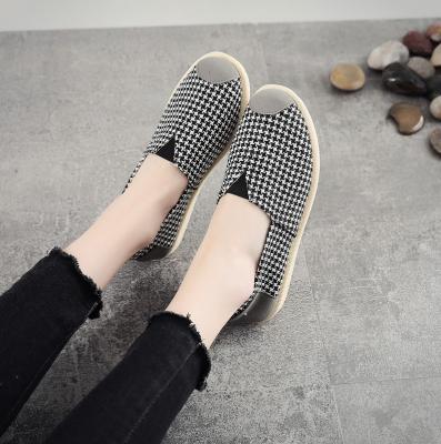 China Other spring and autumn women's shoes casualcanvas old flat fishermen shoes old Beijing for sale