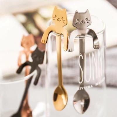 China Hanging Cup Spoon Mini Cat Hugging Kitty Spoon Tea Sugar Dessert Appetizer Seasoning Disposable Cute Coffee Bistro Spoon for sale