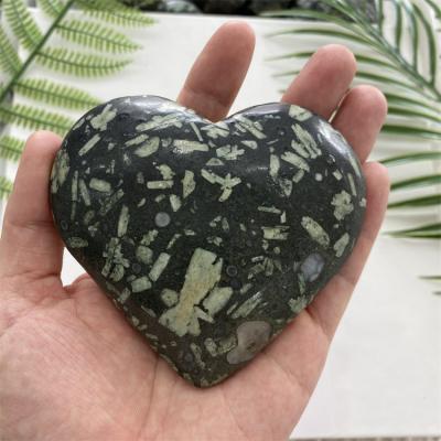 China Dong Hai Natural Gem Leaf Bamboo Green Carving Heart Shape Moon Heart Crystals for sale