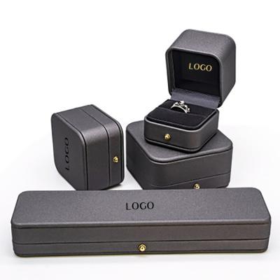 China Luxury Wholesale Leather Championship Fashion Necklace Jewelry Ring Custom Logo Gift Packaging Luxury Paper Box for sale