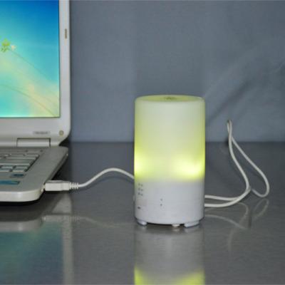 China Humidification USB Aroma Diffuser with Colorful Light for sale