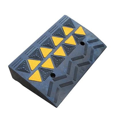 China Curb Rubber Ramp / Curb Rubber Ramp With Yellow Glass Bead Reflector for sale