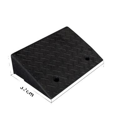 China Black Rubber Road Rubber Ramp Street Ramp Curb Restraint Durable Rubber Ramp for sale