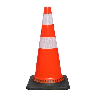 China Hot Selling 70cm Pavement Safety 28 Inch Black Road Safety PVC Rubber Low Reflective Traffic Cones for sale