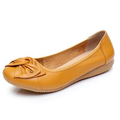 China Wholesale Light Large Size Lightweight Casual Safety Elegant Shoe Ladies Genuine Leather Flat Shoes Ladies Shoes for sale