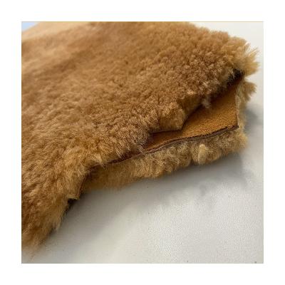 China High Quality Genuine Real Wool Garment Sheep Leather Skins Hides Soft Fur for sale