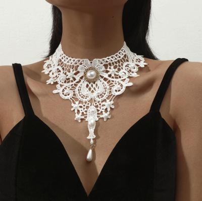 China Simple Exaggerated Black Vintage Lace Ladies Necklace Women's Clavicle Chain Necklace Jewelry New for sale