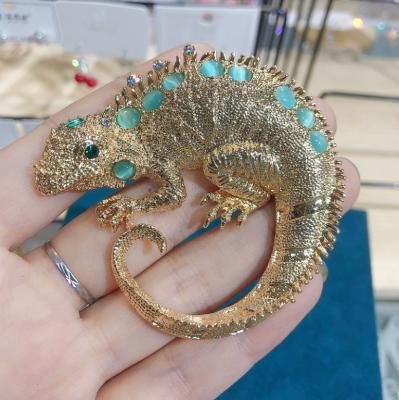 China Fashion Creative Animal Rhinestone Brooch Personality Lizard Large Size Brooches For Women Mens Coat Pin Retro Chameleon Corsage Badge for sale