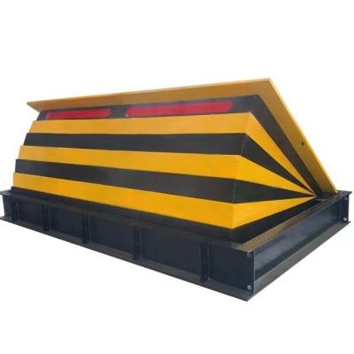 China 3000mm-5000mm Width Hydraulic Road Blocker For Pedestrian Protection for sale