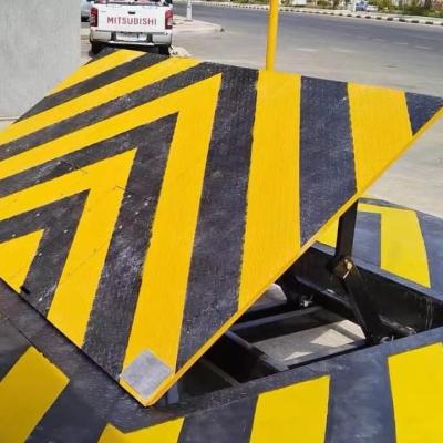 China Retractable Hydraulic Road Blocker Remote Control Zero Penetration for sale