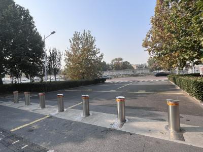 China Tilted Roof Hydraulic Automatic Bollards For Access Security for sale