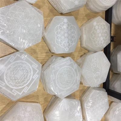 China China Wholesale Selenite Carvings Plates Natural White Selenite Slice Round Selenite Coasters For Chakra for sale