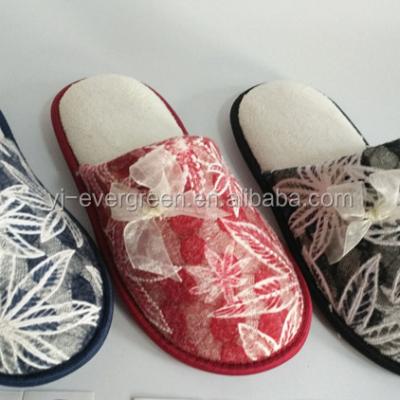 China LE180289 home slipper embroidery leave home slipper for sale