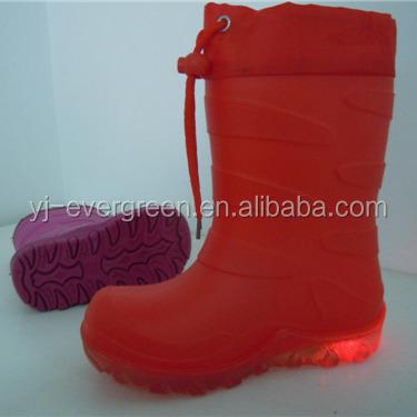 China LE173147 PVC PVC Rain Boots For Kids With Red Light for sale