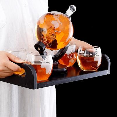 China Amazon Best Stocked Selling Globe Whiskey Decanter Set With 4 Etched Globe Whiskey Glasses For Liquor Bourbon Vodka for sale