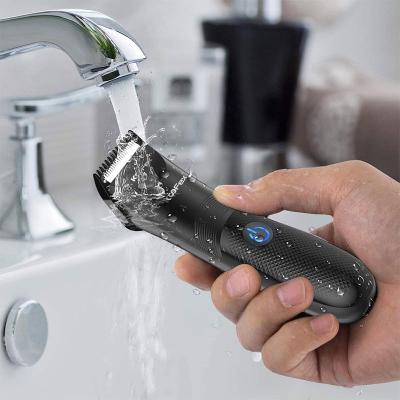 Chine Trimmer de corps et rasoir électriques pour les hommes, dock de remplissage d'USB de rasoir imperméable en céramique remplaçable de la lame IPX7 de trimmer de cheveux à vendre