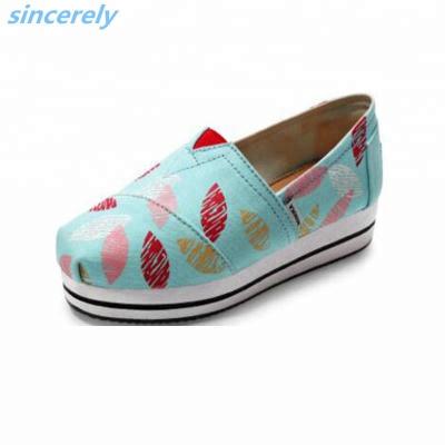 China OEM Round Wholesale Flatfoam Slip On Canvas Women Casual Shoes for sale