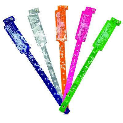 Chine DDJOY Coloris néon réfléchissants PVC Vinyl ID Bracelets jetables pour événements personnalisés à vendre