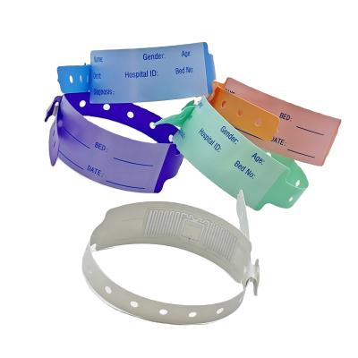 China Pulsera suave para bebés recién nacidos con chip RFID NFC y logotipo personalizado en material azul PVC en venta