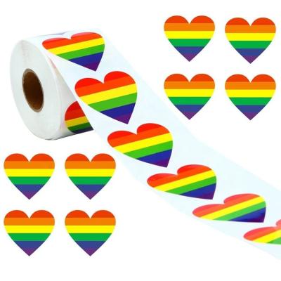 China Artesanía de regalo 1.5 pulgadas 500 pcs / rollo En forma de corazón rayado Amor Gay Orgullo Rainbow Heart Ribbon Sticker en venta