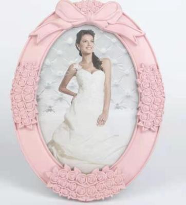 China Classical New Design Wedding Gold Women Marcos Resin Gifts Memory Picture Calssical Photo Frame for sale