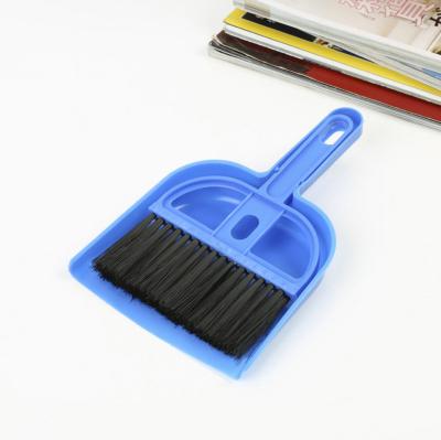 China Small Viable Tabletop Mini Dustpan Broom Set Cleaning Brush Keyboard With Dustpan Brush for sale