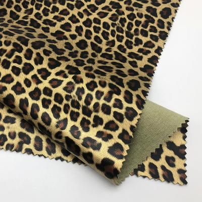 China Ropa de impresión de leopardo de cuero PU resistente al agua 0,6 mm espesor personalizado en venta