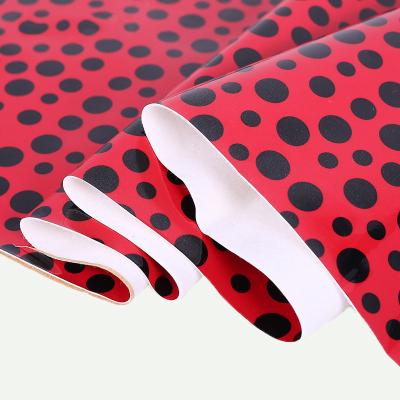 Cina Polka Dot PU Falsa pelle Soft Brush Bottom Polyurethane tessuto di pelle in vendita