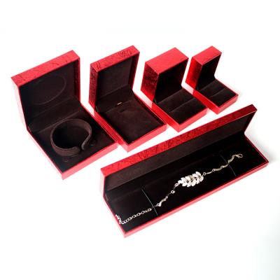 China Ring Box Dazzle Color Packaging Boxes Right Angle Jewelry Cotton Filled Personalized Jewelry Box Bracelet for sale