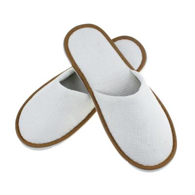 China China Manufacturers Eco-friendly Disposable Hotel/Airline Hotel /home Slippers Hot Sale Customized Hotel Slippers for sale