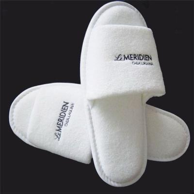 China Luxury 4 Star Hotel White Disposable Embroidery Velvet Hotel Slippers for sale