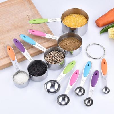 China Sustainable Kitchen Accessories Bakeware Stainless Steel Measuring Cups And Spoons With Silicone Handle for sale