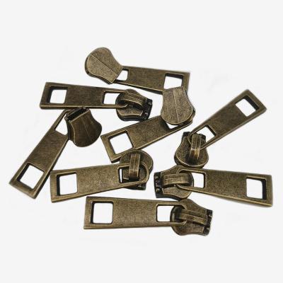 China The hanging plating process of no. 5 Metal Zipper Slider Nickel Free With Checkered Piece Non Lock Special Slider Zipper Puller For Leather Goods for sale