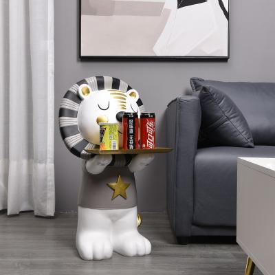 China Viet Nam Animal Decorative Statue From Viet Nam Custom Modern Art Decoration Lion Statue Life Size Resin with Metal Serving Tray for sale