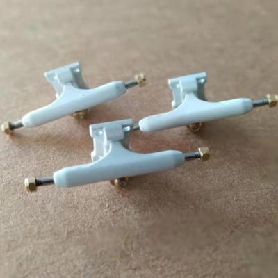 China Balance 32mm Solid Finger Skateboard Trucks New Single Axle 32mm Trucks With Locknuts for sale