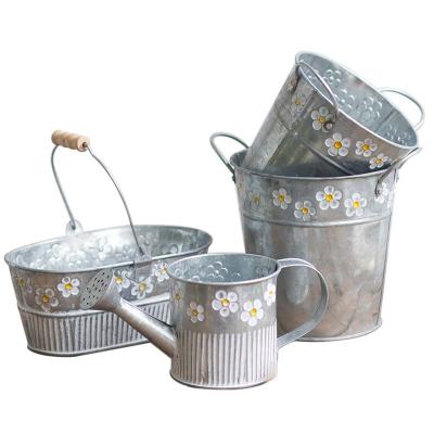 China HANDMADE metal flower bucket HEUTE DESIGN FLOWER BUCKET garden flower pot iron bucket firm and durable for sale