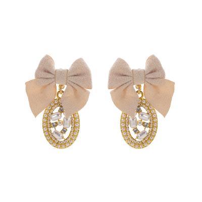 China Trendy Fashion Pearl Silver Freshwater Crystal 925 Needle Arc Drop Clip Earrings for sale