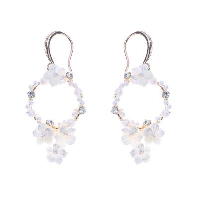 China Fashion Cute Shell Flower Crystal Bridal Accessories Statement Style Pearl Wedding Circle Earrings for sale