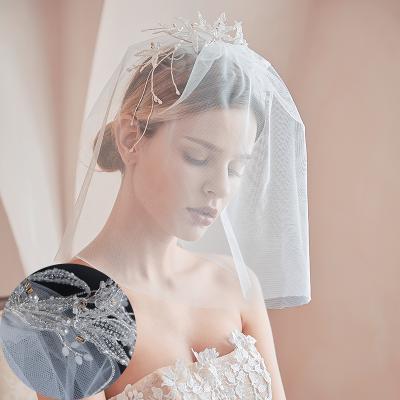 China Wholesale Handmade Cut Edge Bridal Flower Beads Bridal Veils Pearl Lace Short Wedding Veil For Women for sale