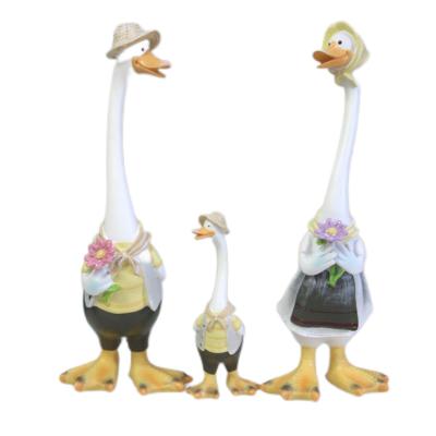 China 2023garden Art Deco Garden Decoration Cartoon Couples Ducks House Ornaments Creative Resin Crafts for sale