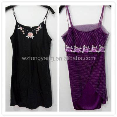 China Fashion and popular hot sale second hand clothes in bales for uganda adult nighties china used dresses for sale