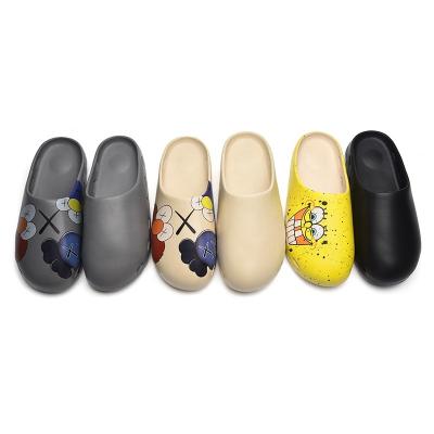 China Fashion Trend Design Outdoor Men's Casual Slippers New Fashion Women Slippers 2022 Home Slippers Yeezy Sandals For Men for sale