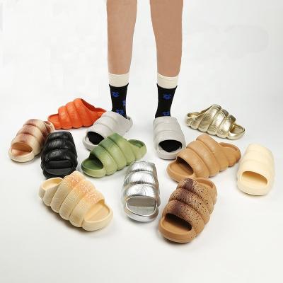 China 2022 New Fashion Trend Men's Bread Slippers EVA Women Bedroom Slippers Outdoor Beach Slippers Sandals For Men for sale