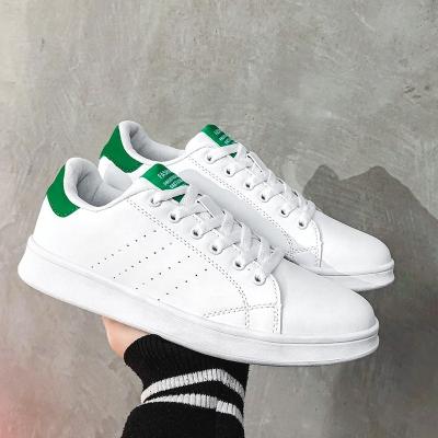 China Classic White Sneakers Logo Mens Casual Sports Shoes Custom Made 2022 Fashion Trend Design Men Walking Shoes Skateboard for sale