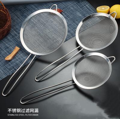 China Sustainable Kitchen Accessories 304 Stainless Steel Food Strainer Oil Filter Spoon Colander Metal Wire Oil Skimmer for sale