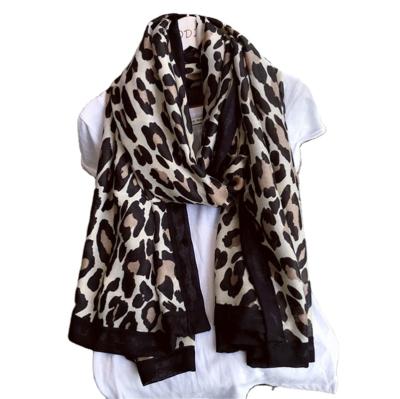 China New Arrival Leopard Animal Print Women Fashion High Quality Leopard Animal Printed Cotton Fringed Scarf for sale