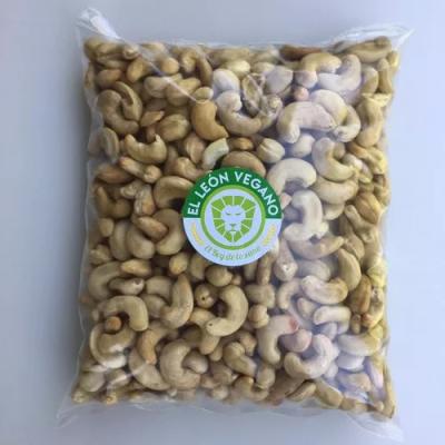 China Grade W320 Raw Cashew Nuts/Wholesale Processed Cashew Nuts/Whole Roasted Cashew Nuts for sale