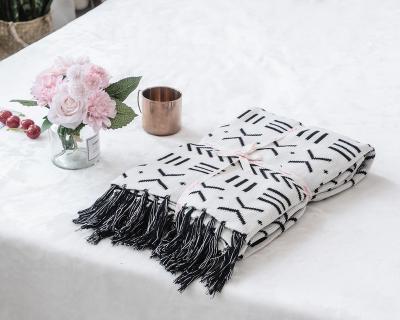 China CABLE Black And White Style Pattern 100% Cotton Craft Character OEM China Solid Knitting Blanket for sale