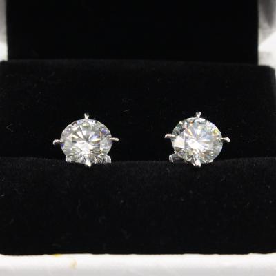 China 2021 white gold CLASSIQUE hot sale super shinning moissanite 18k moissanite fashion jewelry women stud earrings for sale